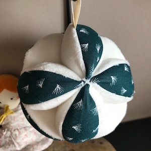 Montessori-inspired fabric grip ball for babies pipson