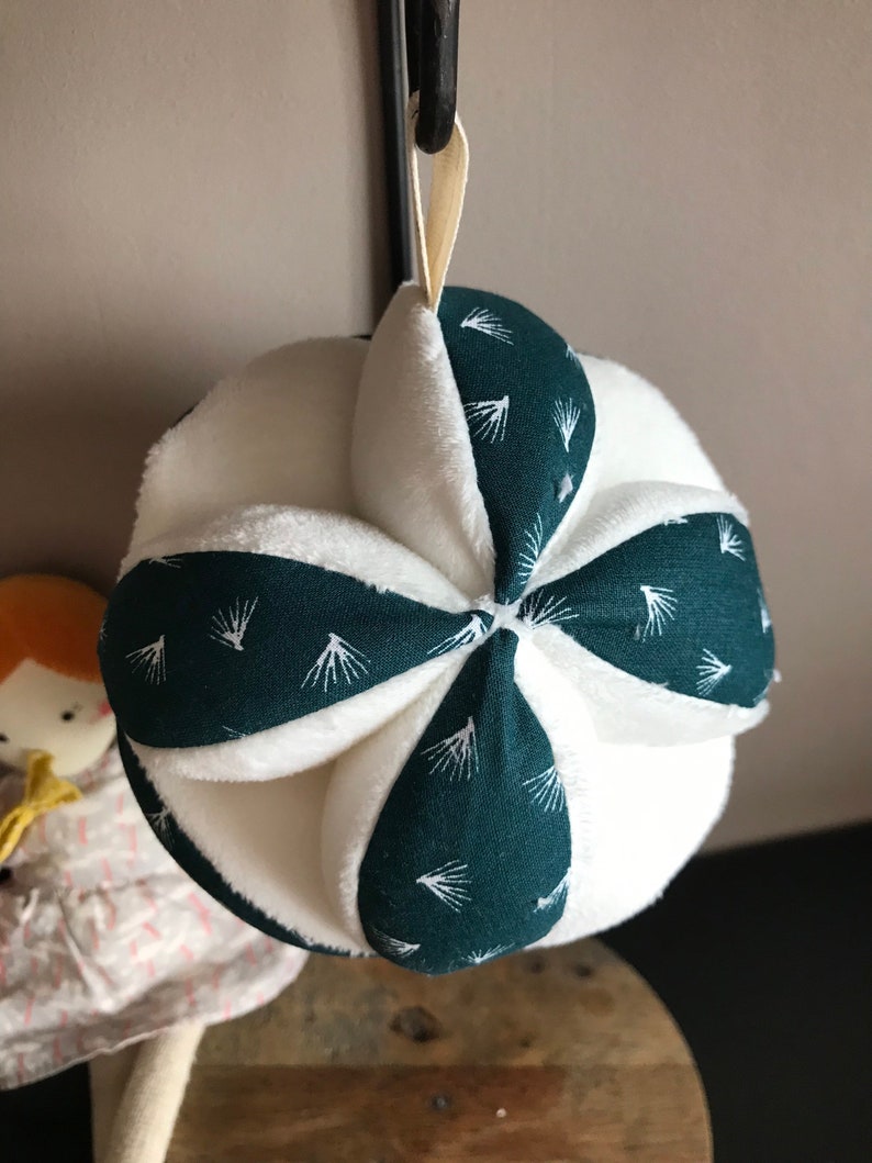 Montessori-inspired fabric grip ball for babies pipson