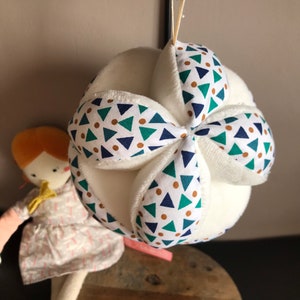 Montessori-inspired fabric grip ball for babies triada