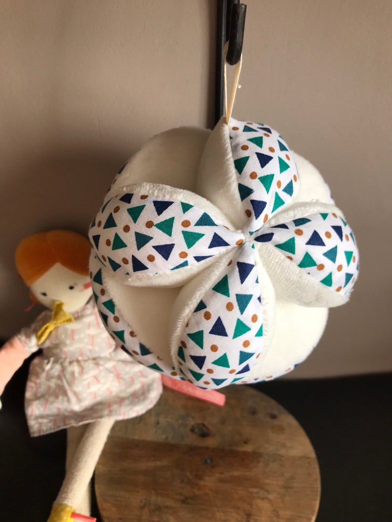 Montessori-inspired fabric grip ball for babies triada