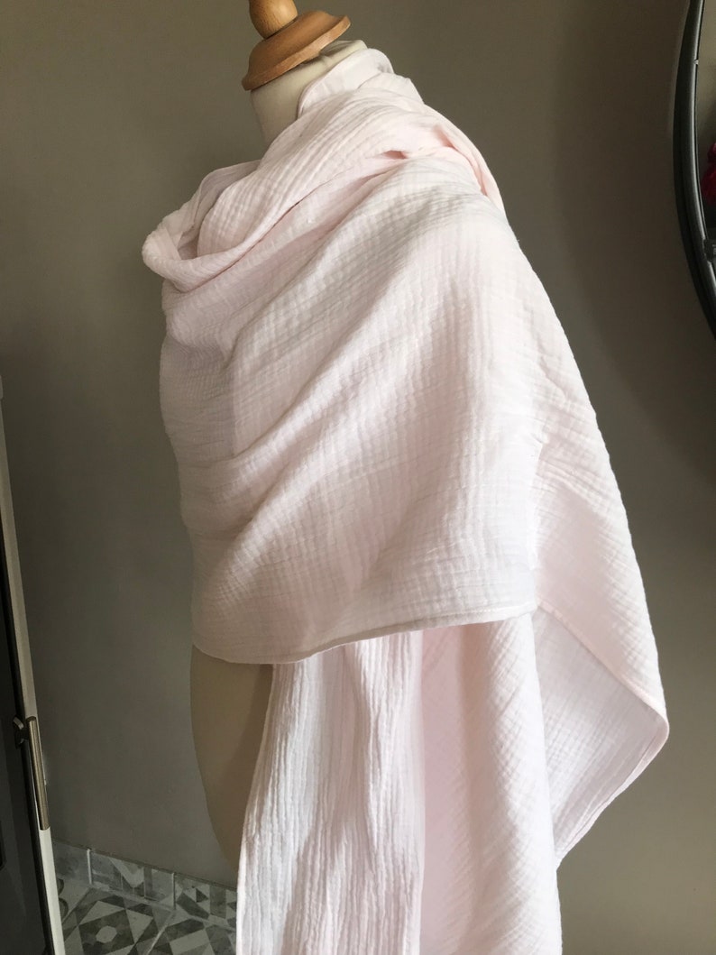 foulard chèche étole ou snood en double gaze de coton rose clair