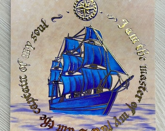 Ansichtkaart Invictus Poem: verlichte kalligrafie, blauw schip, gouden letters