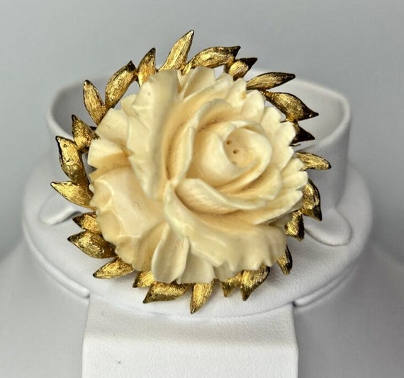 Vintage Celluloid 3-D rose flower brooch and pier… - image 3