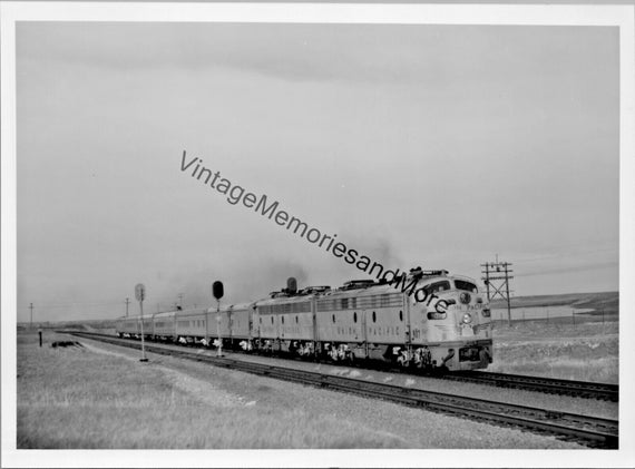 Vintage Union Pacific Railroad 907 Diesel Locomot… - image 1