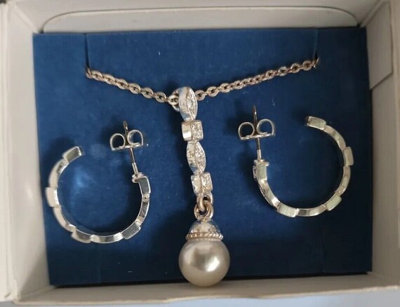 Avon pearl drop gift set silvertone neckace about… - image 1