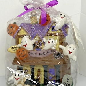 Vintage candles by akcents halloween house candle new in packaging 6&quot; sku h462