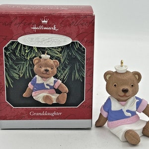 1998 Hallmark Granddaughter Keepsake Ornament SKU U108