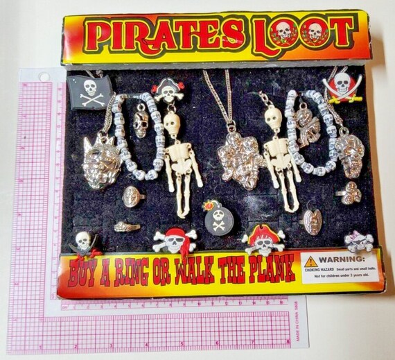 Vintage Vending Display Board Pirates Loot 0342 - image 1