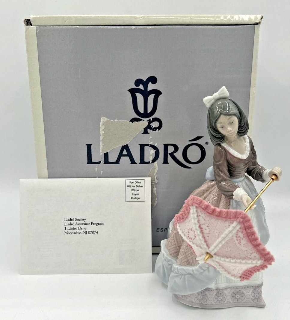 Lladró 05210 Jolie Lady Opening Umbrella Porcelain Figurine in Box