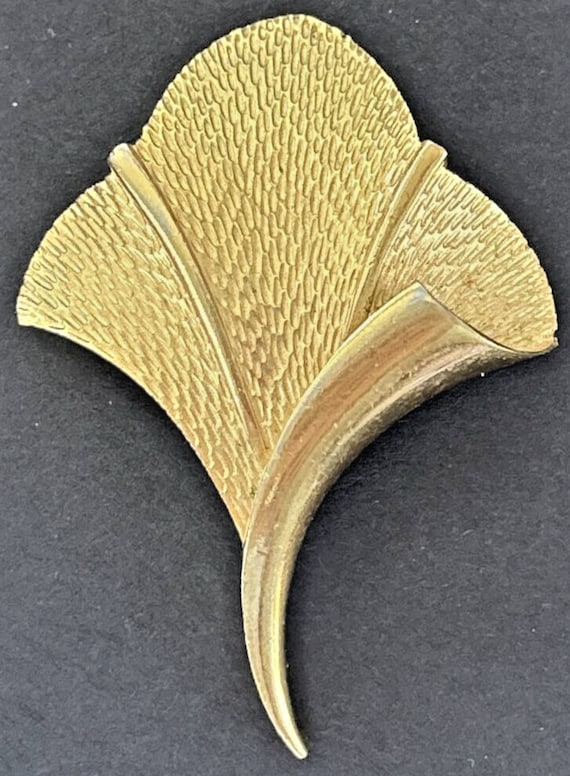 Vintage Signed Trifari Leaf Shaped Gold Tone Pin B