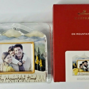 Vtg Hallmark On Mountain Time Porcelain Photo Frame Ornament  U58/5343