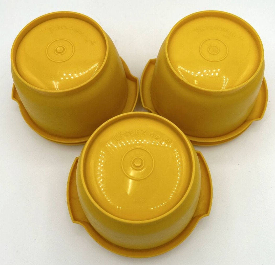 Lot of 3 Vintage Tupperware Harvest Yellow Cake Large Round Containers  w/Lids