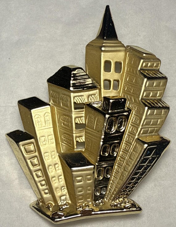 Vintage Gold Tone City Skyscraper Buildings Brooch PB146
