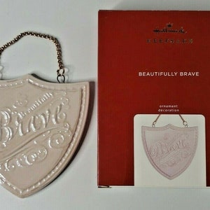 Vtg hallmark beautifully brave health breast cancer warrior ornament u58/4091