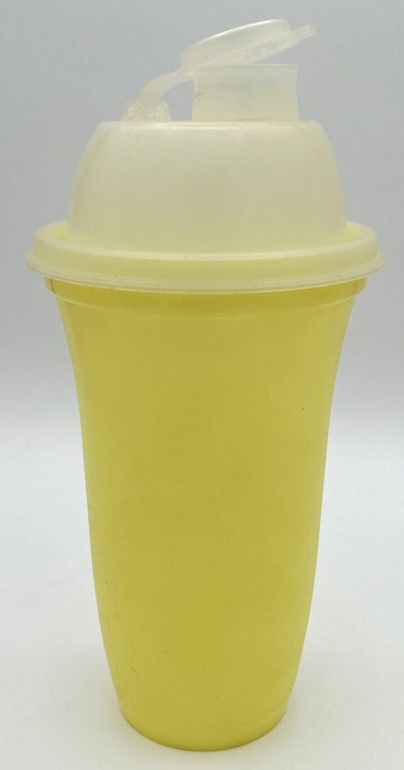 Vintage Tupperware Quick Shake Container 