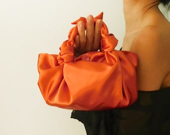 Pequeño bolso de nudo furoshiki satinado naranja quemado/bolso pequeño/bolso de satén/bolso naranja/bolso de dama de honor