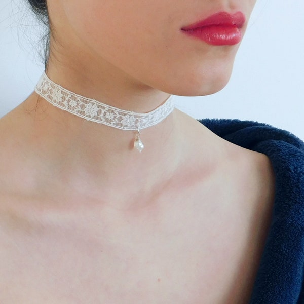 French Lace Choker, Ivory Lace Choker with Fresh Water Pearl , Victorian Choker, Wedding Choker