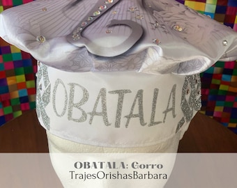 OBBATALA WHITE/Gorro Obatala/Gorros Orisha/Accesorios/Gorro de satín con bordados de pedrería, lentejuelas, caracoles y cristales/Ajustables