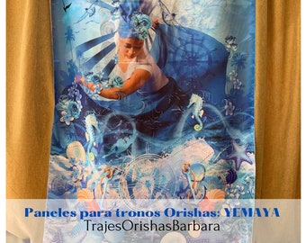 Op de afbeelding: Een blauw en wit stoffen paneel met een vrouw in een blauwe jurk en een blauwe hoofddoek. Het paneel heeft een schelp-, zeester- en zeepaardjesontwerp. De tekst "Paneles para tronos Orishas: YEMAYA" en "TrajesOrishasBarbara" is op het paneel gedrukt.
