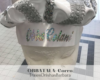 OBBATALA Luxury/Gorro Obatala/Orisha/Accesorios/Gorro de satín con bordados de pedrería, lentejuelas, caracoles y cristales/Ajustables
