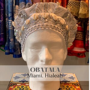 OBATALA Majestic/Gorro de santo/Orisha/Satín brocado“Rhinestones”, con apliques de cristal/piedras decorativas/caracoles/TrajeOrishasBarbara