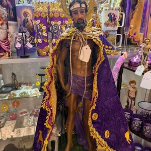 SAN LAZARO/San Lázaro/Estatua de yeso de 33" de alto con capa de arpillera decorada por sublimación con caracoles y pedrería/Miami/Hialeah 22"