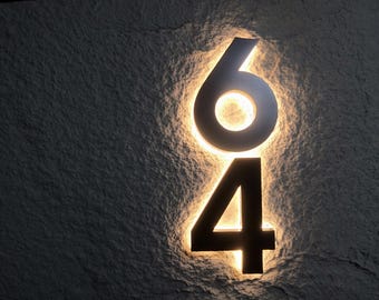 Metalen huisnummer met led-achtergrondverlichting: modern verlicht adresbord