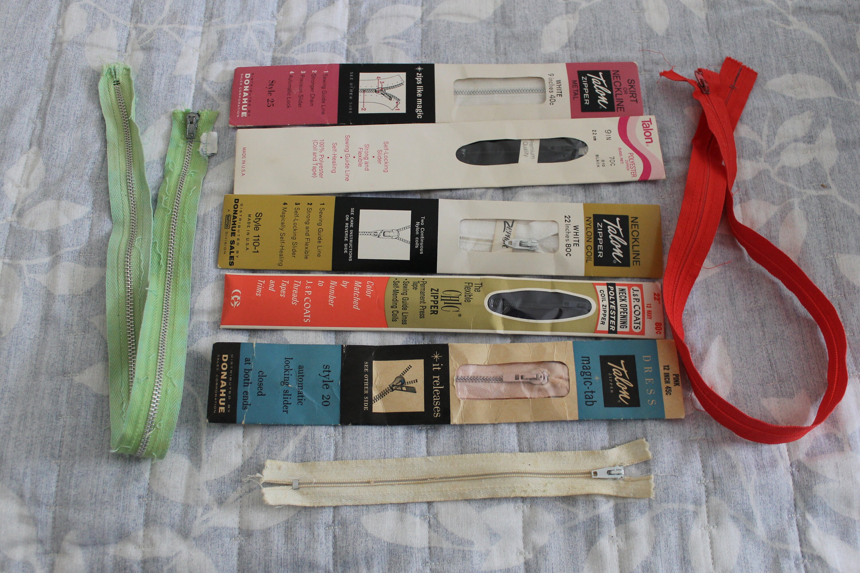 Lot of 8 vintage zippers 3 loose and 5 still in packages Etsy