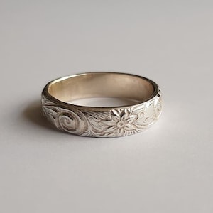 silver ring with floral motif