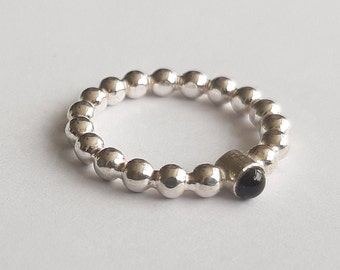 anillo de lunares de plata con ónix