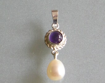 Silver pendant with amethyst and white pearl