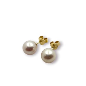 High-quality freshwater cultured pearl stud earrings, d = 8.7 mm in 585 yellow gold