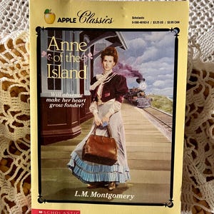 Anne of the Island, 1993, Part of the Anne of Green Gables Series, Lucy Maud Montgomery, L M Montgomery, Vintage Paperback, Ephemera