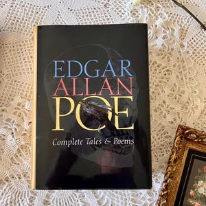 Edgar Allan Poe: Complete Tales and Poems, Hardcover Book