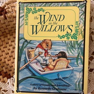 Vintage 1987 Wind in the Willows Paperback - Apple Classics