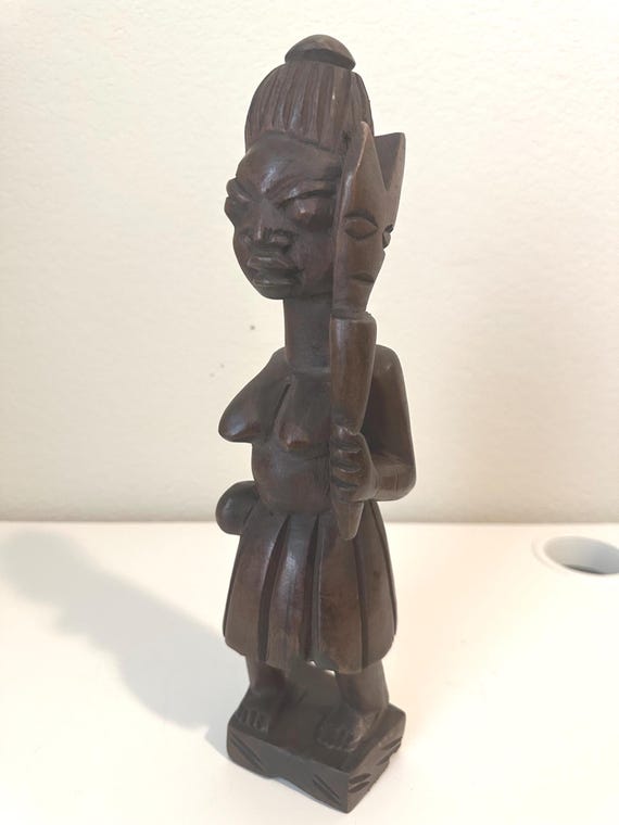 Oya. Oyá or Oiá; Yàńsàn-án or Yansã; and Iansá or Iansã in Latin
