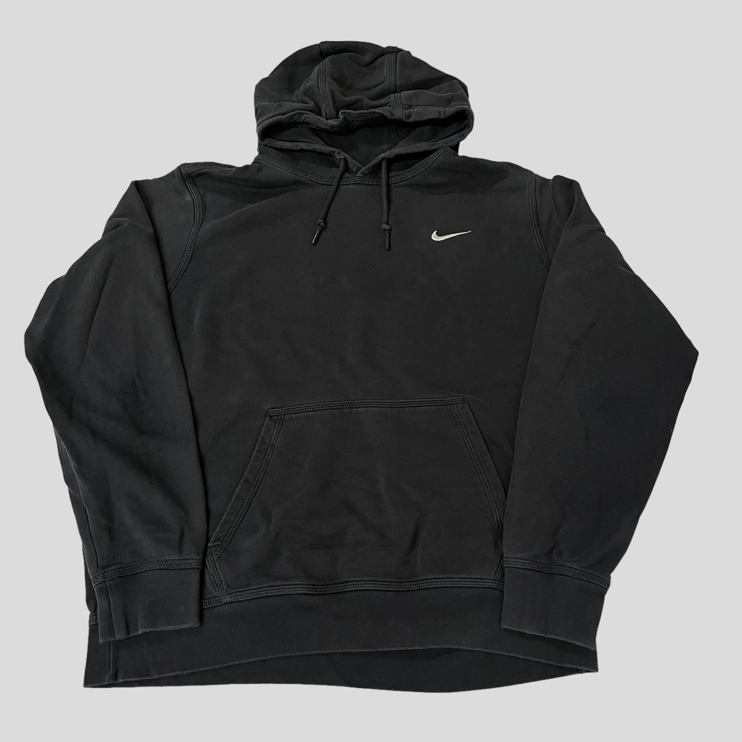 Nike hoodie swoosh middle hotsell