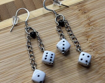 Boucles d'oreilles pendantes en forme de dés, faites main, en acier inoxydable, fermoir hameçon, style grunge alternatif