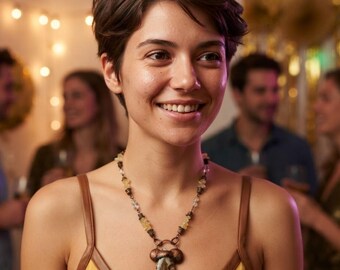 Collar con colgante de pepita de citrino / Cadena de bronce con cuentas de citrino / Joyería artesanal moderna con piedras y cristales
