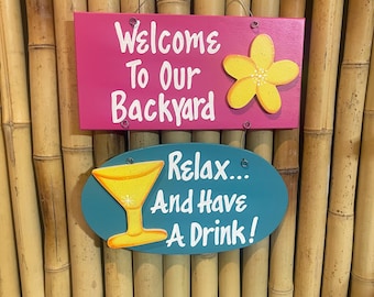 Martini bar sign, handmade wooden 2-piece drink décor, perfect for backyard relaxation and a charming gift for cocktail lovers