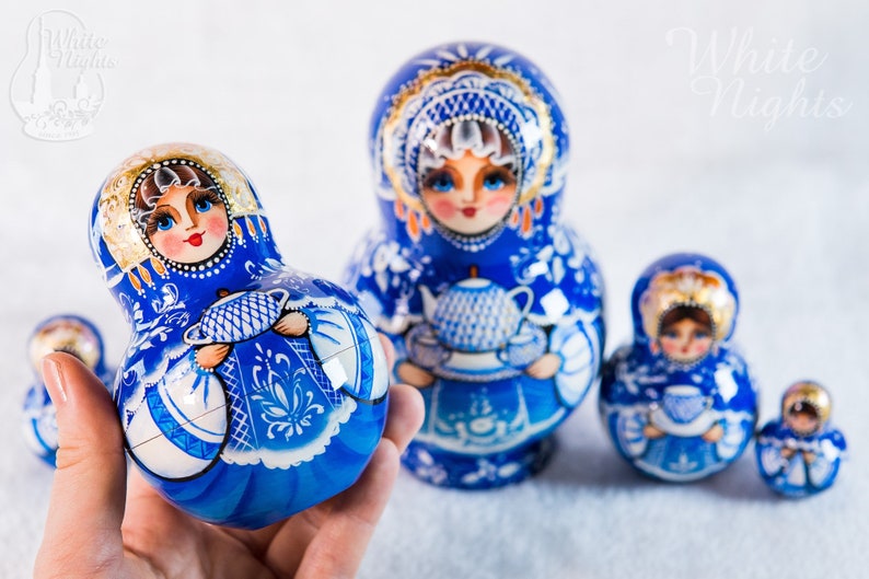 Custom nesting dolls Porcelain style doll Blue nesting doll Blue doll Russian traditional doll Tea drinking 7 pieces Matryoshka