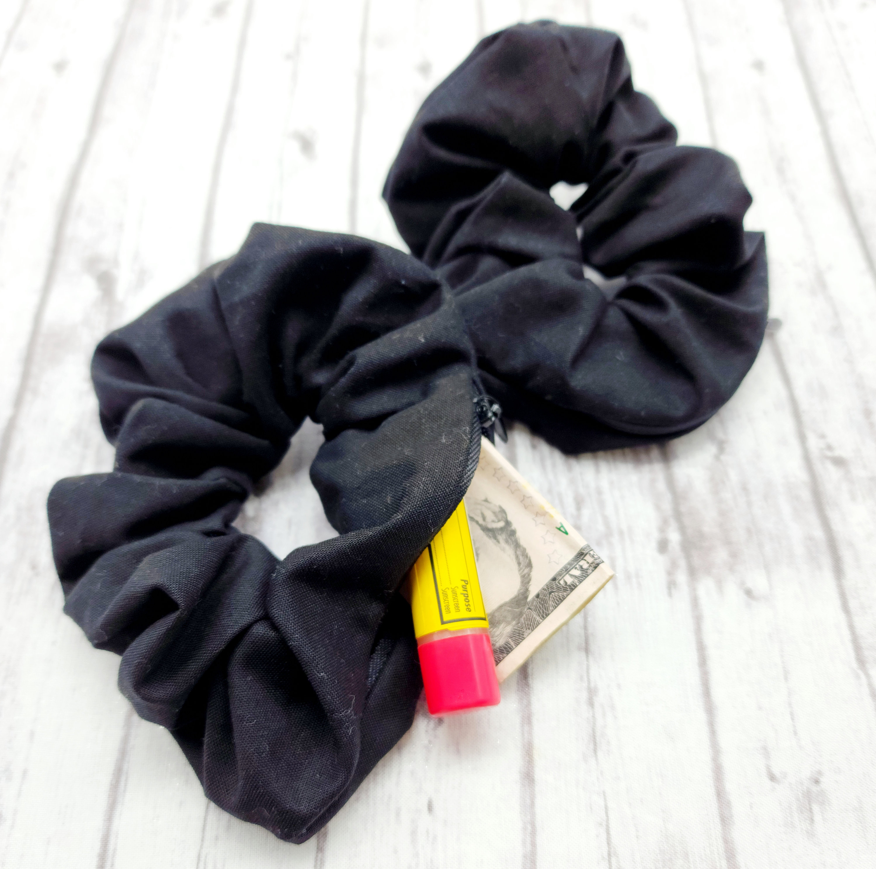 VELVET SCRUNCHIE SUNBURN VELVET SCRUNCHIE SUNBURN