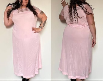 1960s Scene II Pink Smocked Puff Sleeve Maxi Nightgown. Tag size 9. 100 Nylon. XXL 1X