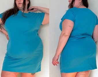 1960s Turquoise Polyester Shift Dress. Tag size B2. Excellent condition. Plus size vintage dress. 2X 3X.