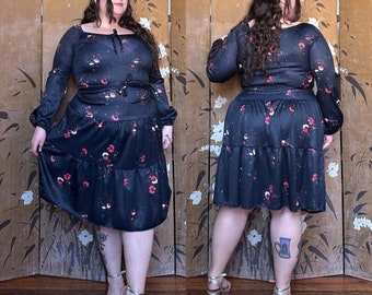 Robe midi en polyester Montgomery Ward à plusieurs niveaux. Taille de l'étiquette 10. Bon état. M L