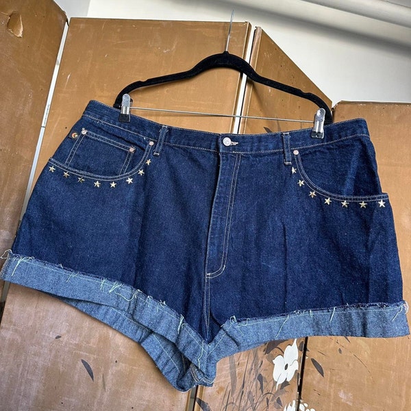 Plus Size Vintage Denim Shorts. 1X 2X. Y2K Second Generation Dark Wash Short Shorts. Studded with Gold Stars.