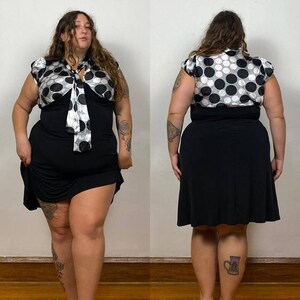 2000s Torrid Short Sleeve Dress With Pussybow, Black and Grey. Tag Size