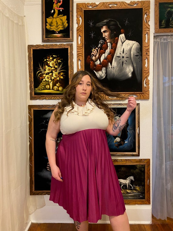 1970s 70s Plus Size Vintage Cream and Maroon Ruffl