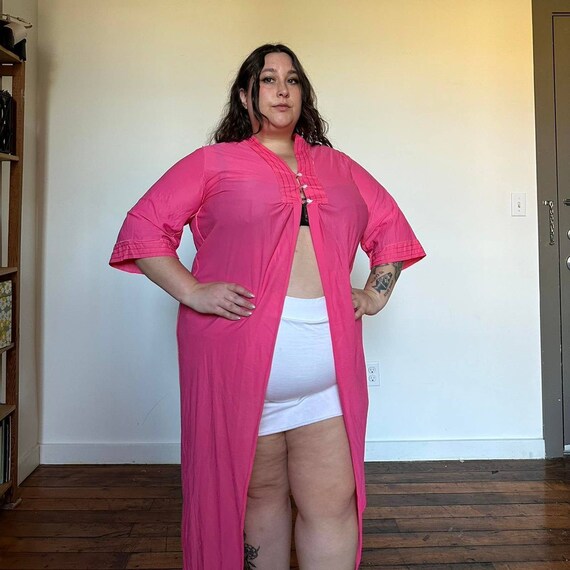 1970s Pink Maxi Robe. Three buttons at the top. E… - image 6