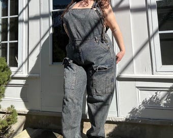 80s 90s Essentials International Choice Denim Overalls. Dirty wash / Acid wash. Tag size 2X. Inseam 32. 100 Cotton